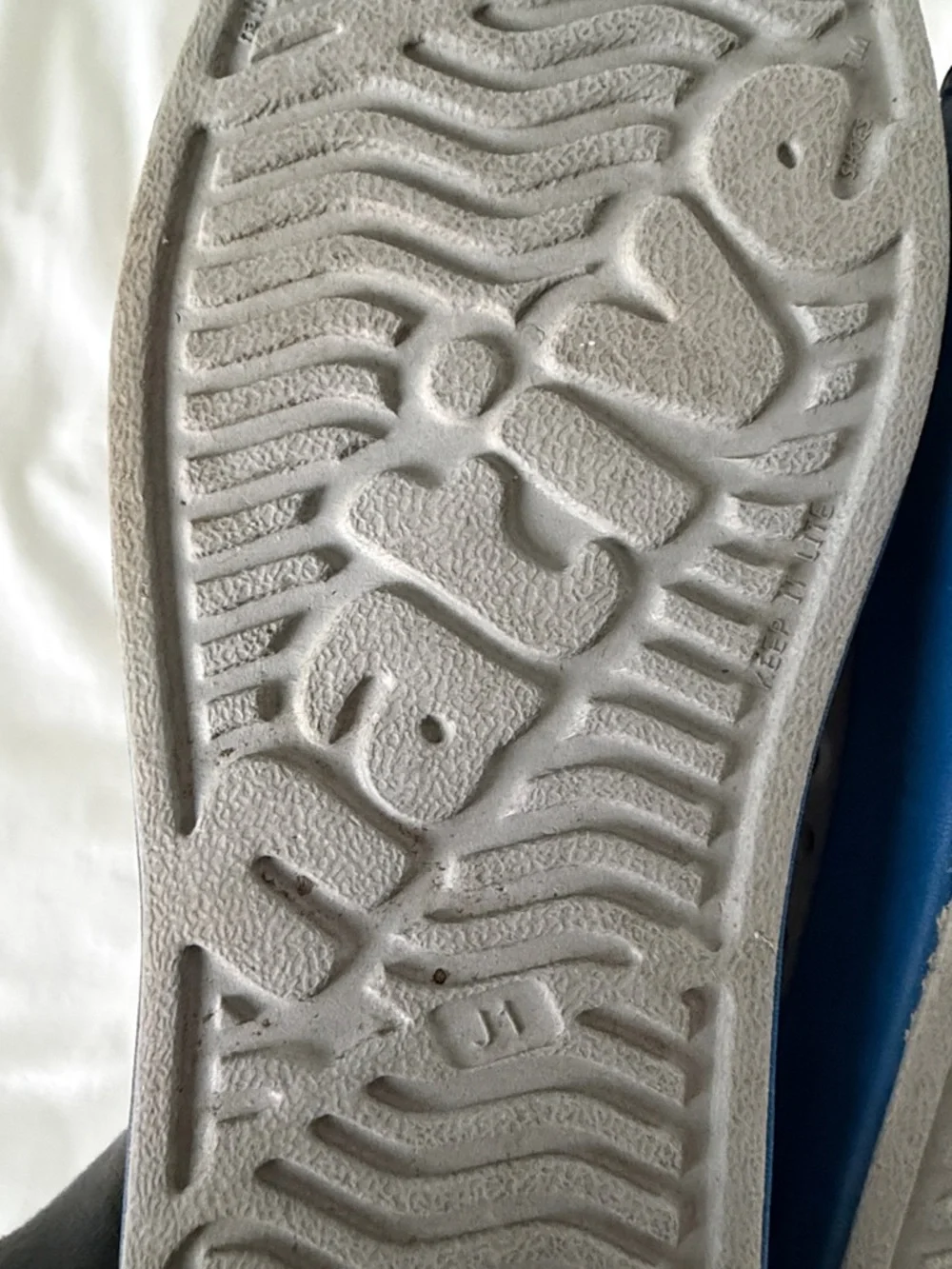 Native Kids Jefferson Slip-On Shoe in Gray with Blue Size J1 - Picture 6 of 10